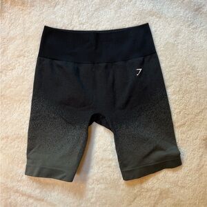 Gymshark ombre shorts MEDIUM stretchy